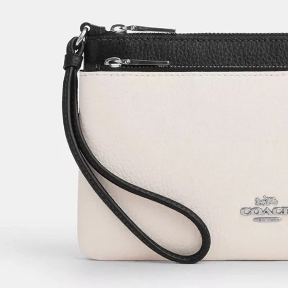 Beautiful Coach White & Black Double- Zip Wristlet. - Picture 5 of 8
